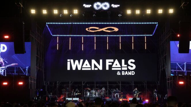 
					Pertunjukan Iwan Fals di Panggung IIMS 2026/Foto: Dyandra/Industriindonesia