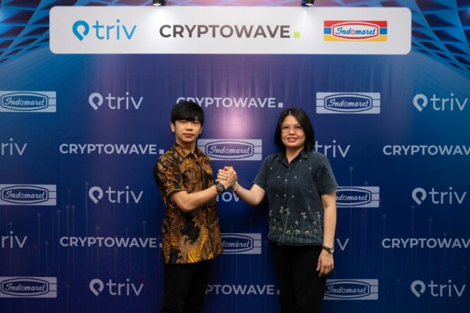 
					Kika: Founder dan CEO Triv Group Bapak Gabriel Rey berfoto bersama Senior Manager GMS product Indomaret Ibu Helen/Foto. Ist.